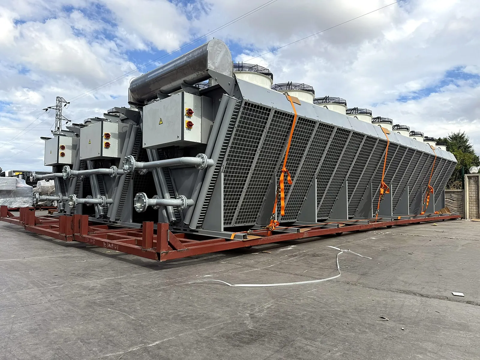 Large horizontal dry cooler at the TECS factory